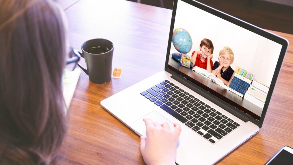 An All-Inclusive Resource for Beauty Education on the Go: Online Cosmetology Courses
